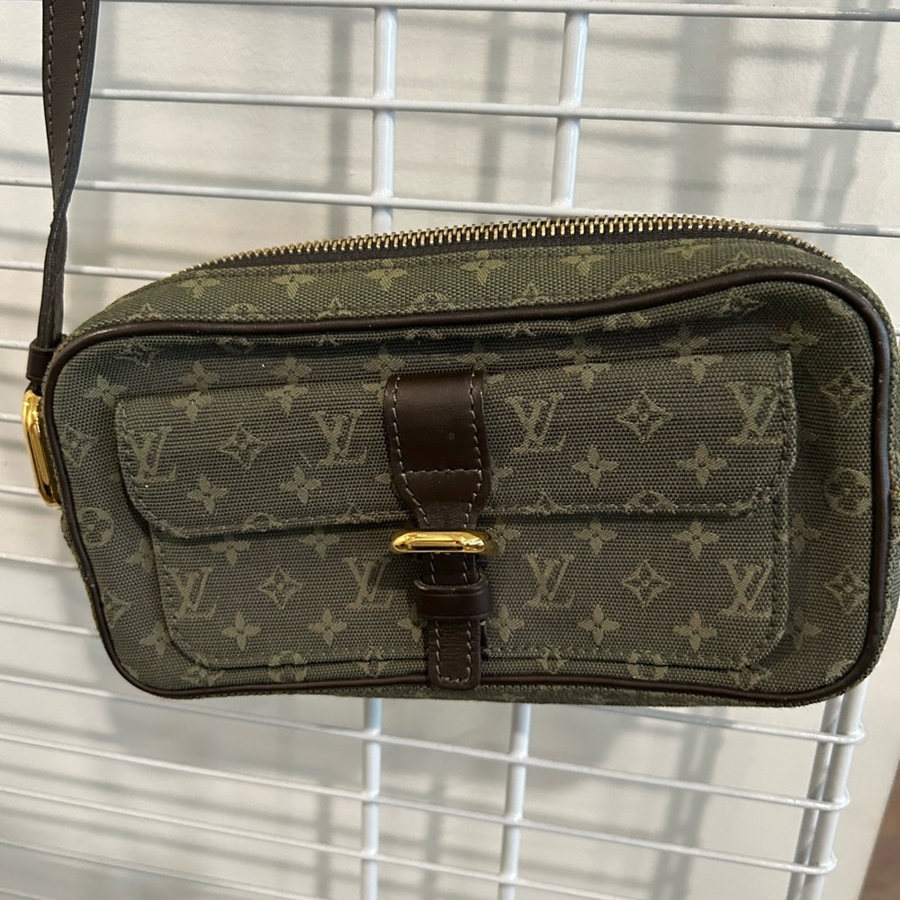 Louis Vuitton Logo Olive Canvas Strap Purse. Gold Hardware